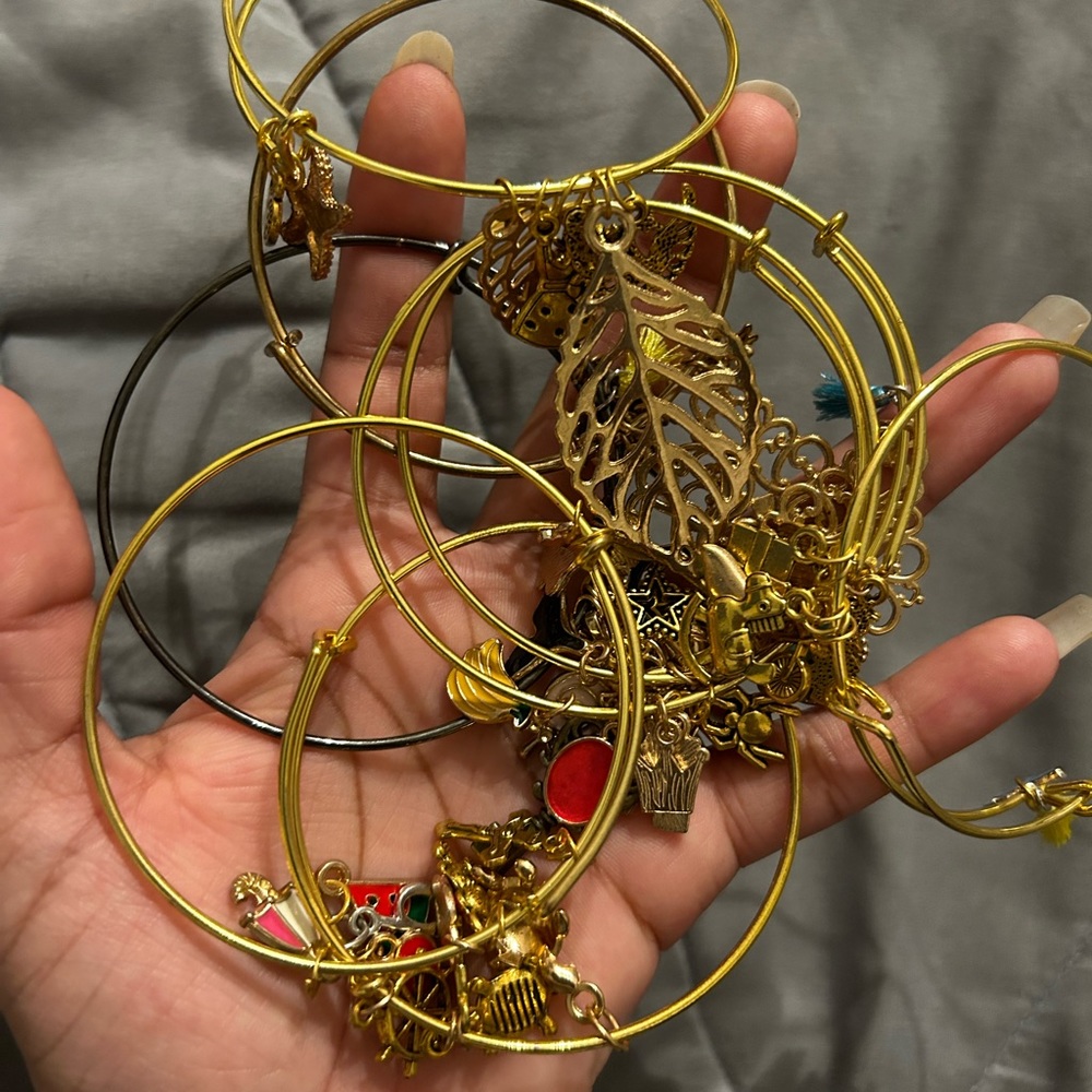 I wanted to try selling bracelets/bangles as start. - Picture 8 of 8